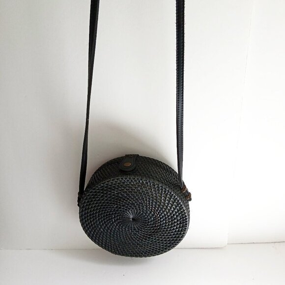 Round Black Rattan Leather Crossbody Strap Snap Closure Batik Lined Bag - Picture 1 of 11